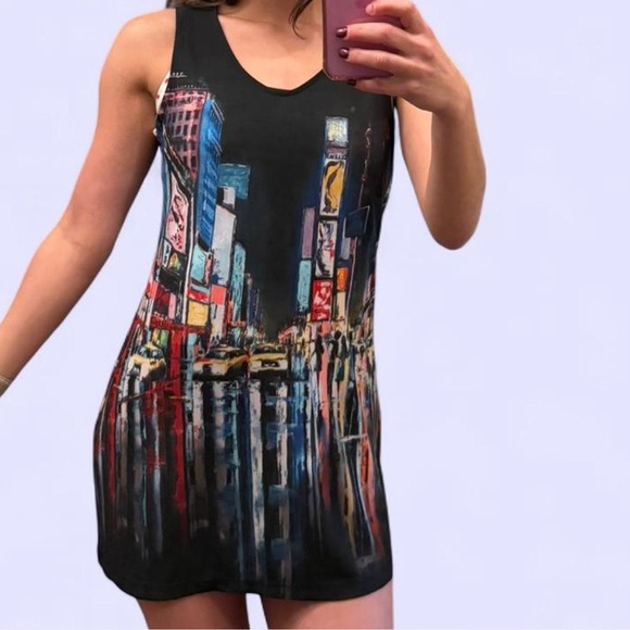 Women with Control Black Tank Top with Multicolor City Print - Picture 5 of 6